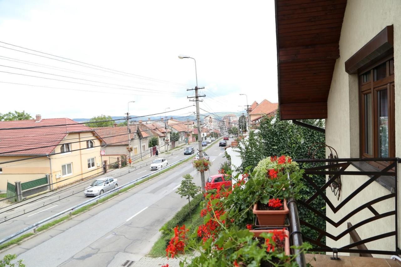 Oli House Hotel Alba Iulia Exterior photo