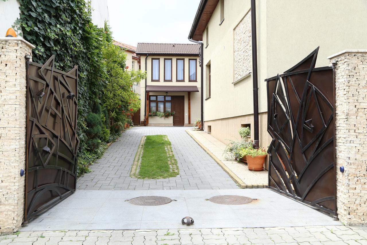 Oli House Hotel Alba Iulia Exterior photo